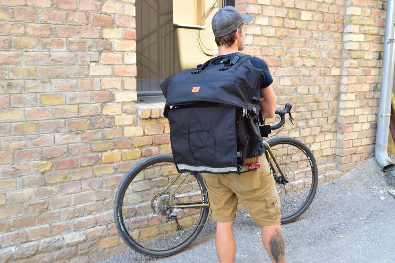 bagaboo ninja kerékpáros futár hátizsák háton
