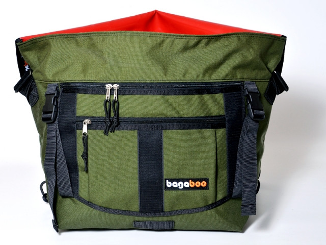 bagaboo messenger bag buckles on the pocket sides