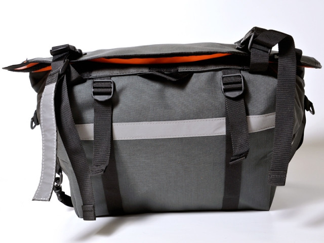 bagaboo workhorse messenger bag extra reflective stripes and compression straps