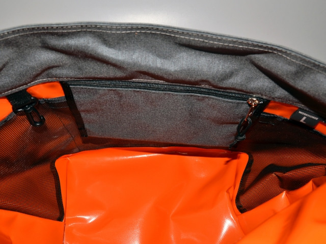 bagaboo workhorse messenger bag inner zipper pocket